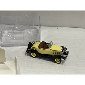 1999 Hallmark Keepsake 1932 Chevrolet Standard Sports Roadster Vintage
